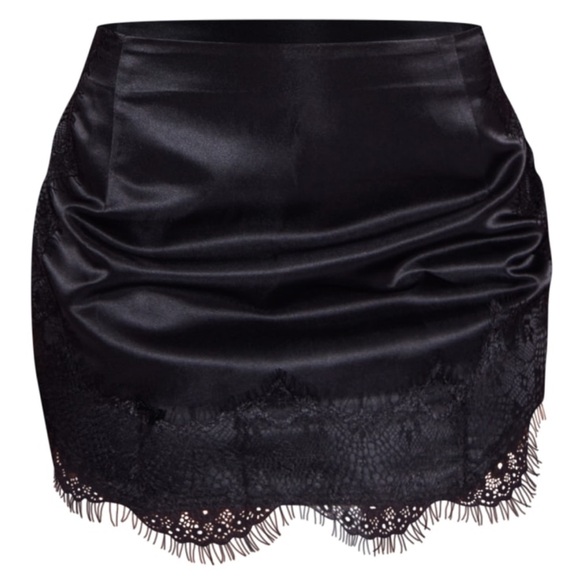 SET | Black Satin Lace Trim Detail - Bandeau + Low Rise Micro Mini Skirt - Picture 5 of 6